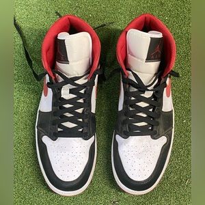Jordan 1 mid